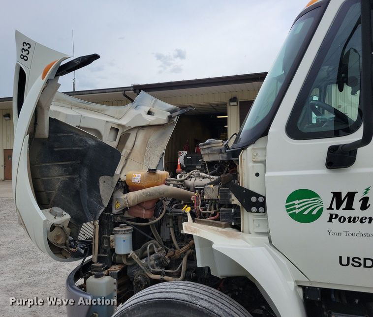 image for item KA9998 2017 International  4400 flatbed truck