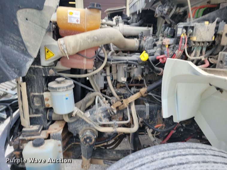 image for item KA9998 2017 International  4400 flatbed truck