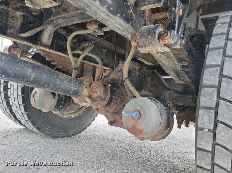 image for item KA9998 2017 International  4400 flatbed truck