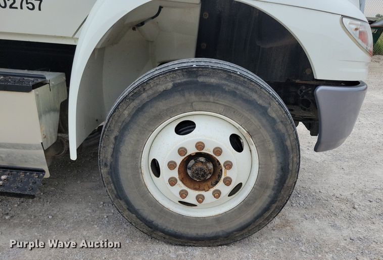 image for item KA9998 2017 International  4400 flatbed truck