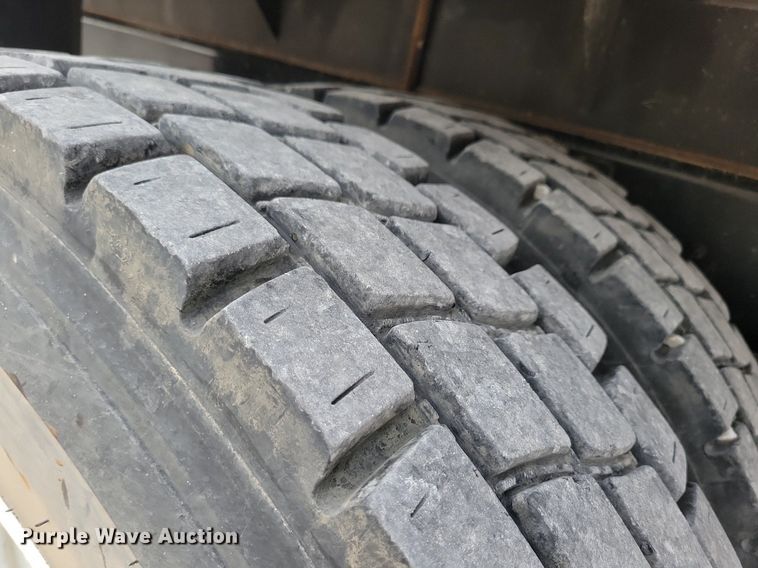 image for item KA9998 2017 International  4400 flatbed truck