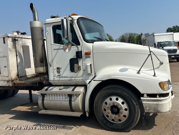 image for item LR9355 2002 International  9400i vacuum truck