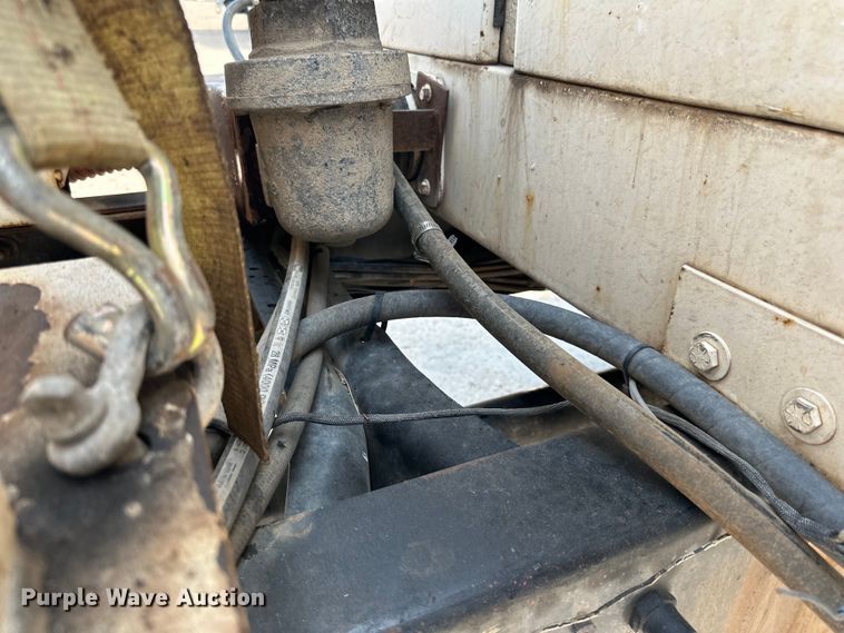 image for item LR9355 2002 International  9400i vacuum truck