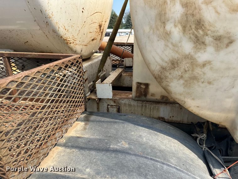 image for item LR9355 2002 International  9400i vacuum truck