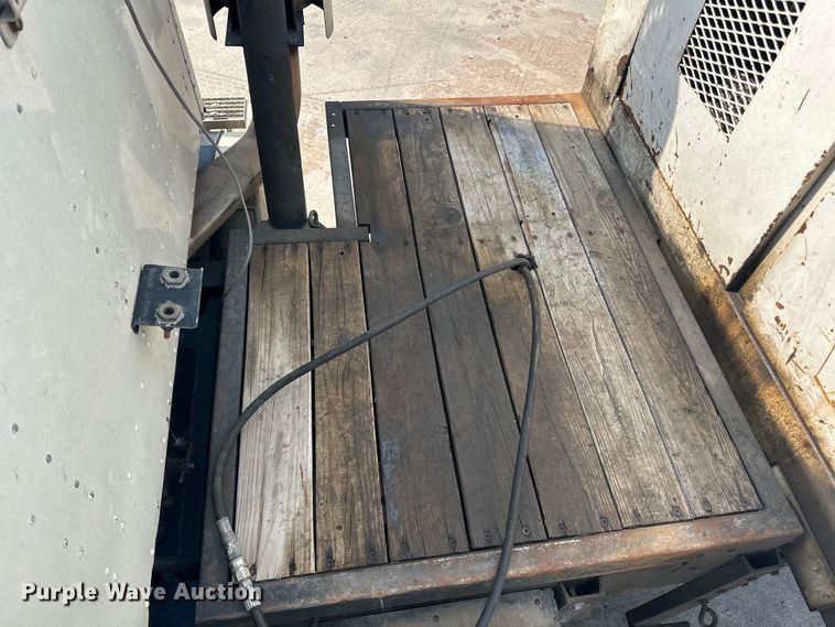 image for item LR9355 2002 International  9400i vacuum truck