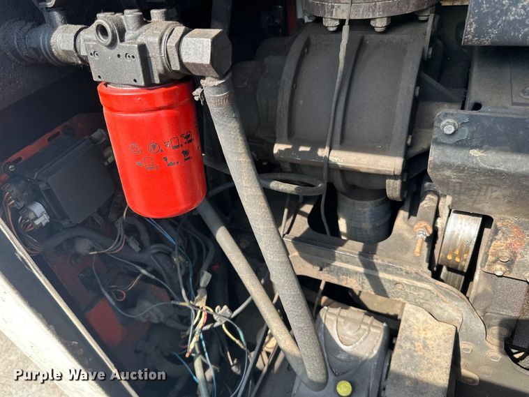 image for item LR9355 2002 International  9400i vacuum truck