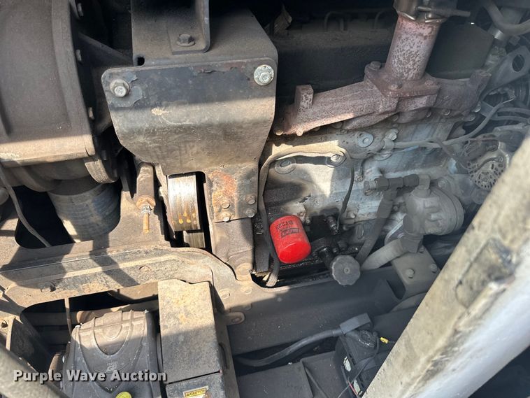 image for item LR9355 2002 International  9400i vacuum truck