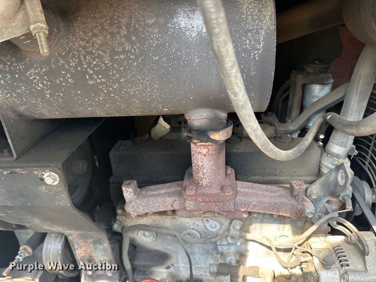 image for item LR9355 2002 International  9400i vacuum truck