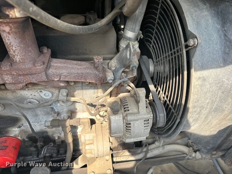 image for item LR9355 2002 International  9400i vacuum truck