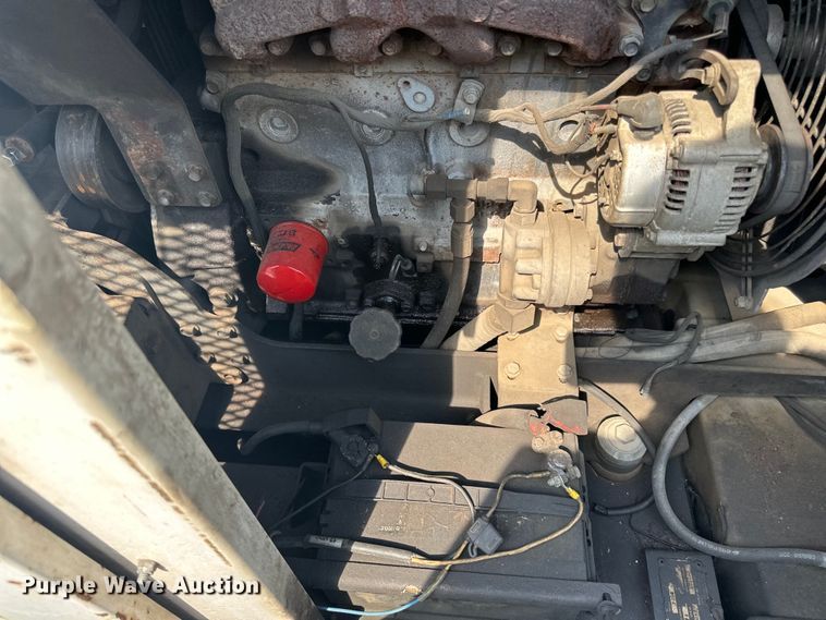 image for item LR9355 2002 International  9400i vacuum truck