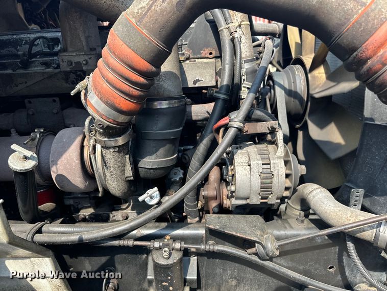 image for item LR9355 2002 International  9400i vacuum truck