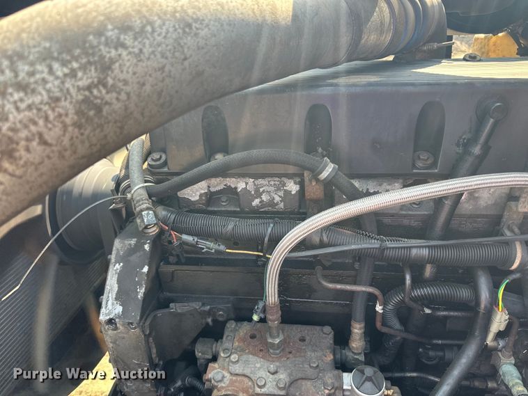 image for item LR9355 2002 International  9400i vacuum truck