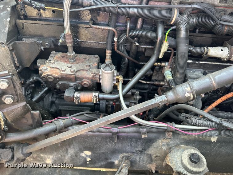 image for item LR9355 2002 International  9400i vacuum truck