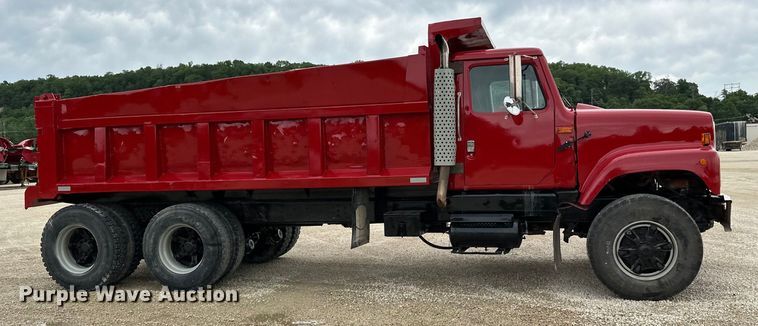 image for item LR9381 1992 International  2554 dump truck