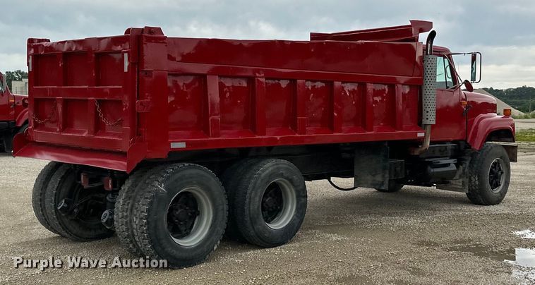 image for item LR9381 1992 International  2554 dump truck