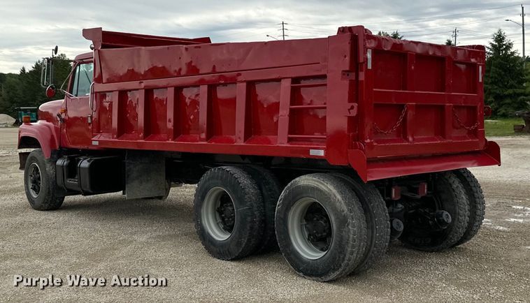 image for item LR9381 1992 International  2554 dump truck