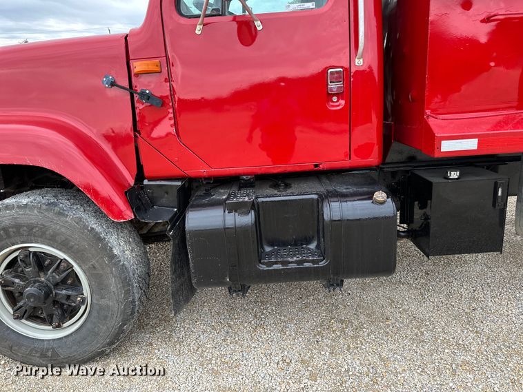 image for item LR9381 1992 International  2554 dump truck