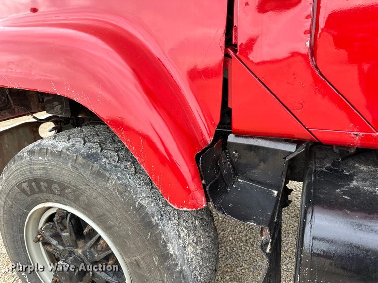 image for item LR9381 1992 International  2554 dump truck