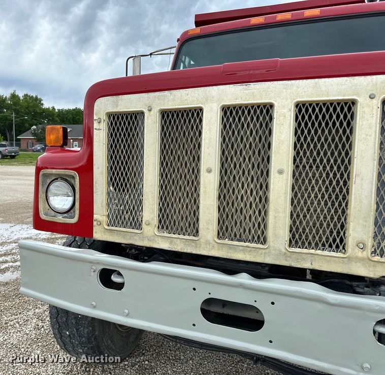 image for item LR9381 1992 International  2554 dump truck