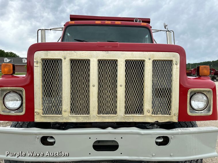 image for item LR9381 1992 International  2554 dump truck