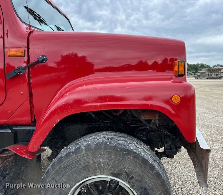 image for item LR9381 1992 International  2554 dump truck