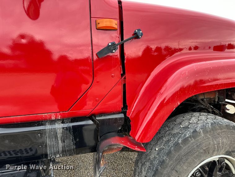 image for item LR9381 1992 International  2554 dump truck