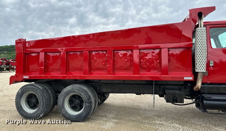 image for item LR9381 1992 International  2554 dump truck