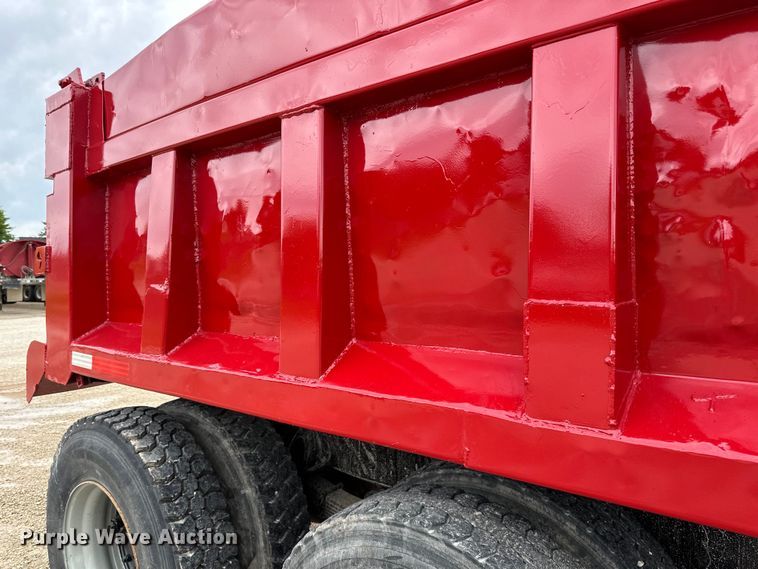 image for item LR9381 1992 International  2554 dump truck