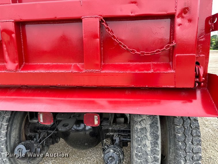 image for item LR9381 1992 International  2554 dump truck