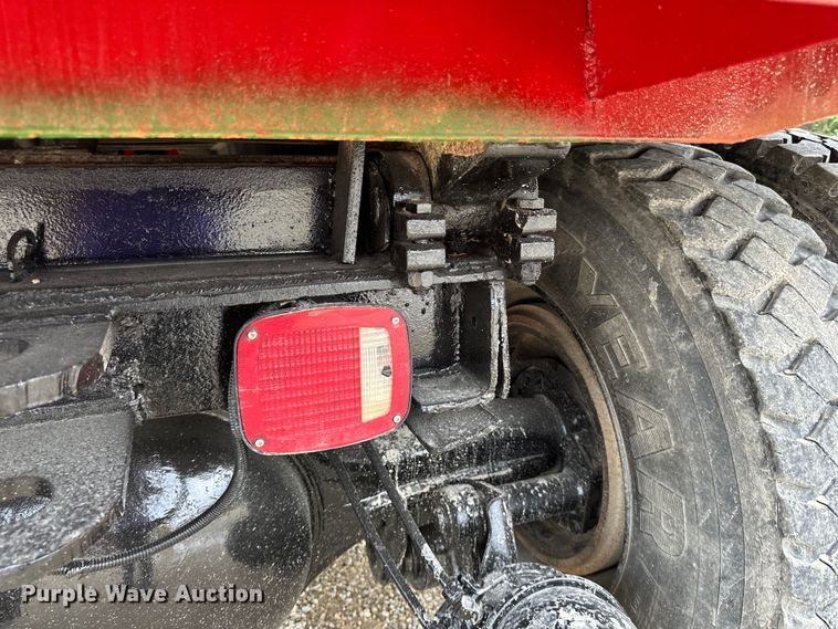 image for item LR9381 1992 International  2554 dump truck