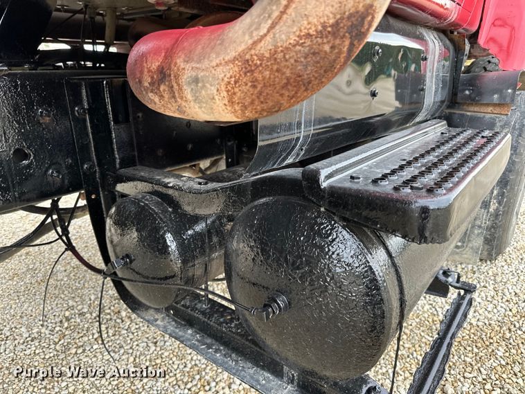 image for item LR9381 1992 International  2554 dump truck