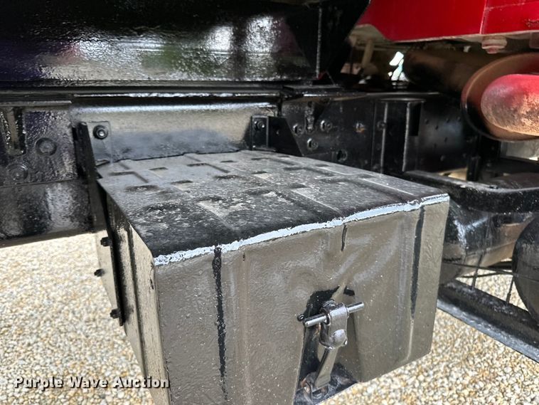 image for item LR9381 1992 International  2554 dump truck