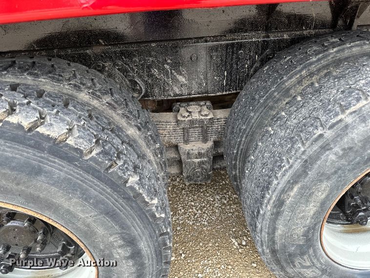 image for item LR9381 1992 International  2554 dump truck