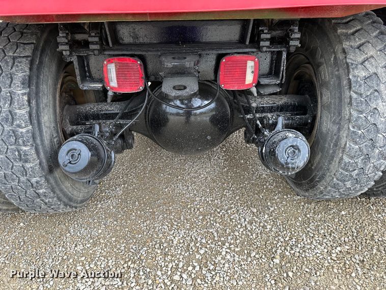 image for item LR9381 1992 International  2554 dump truck