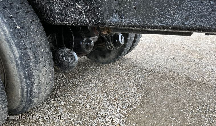 image for item LR9381 1992 International  2554 dump truck