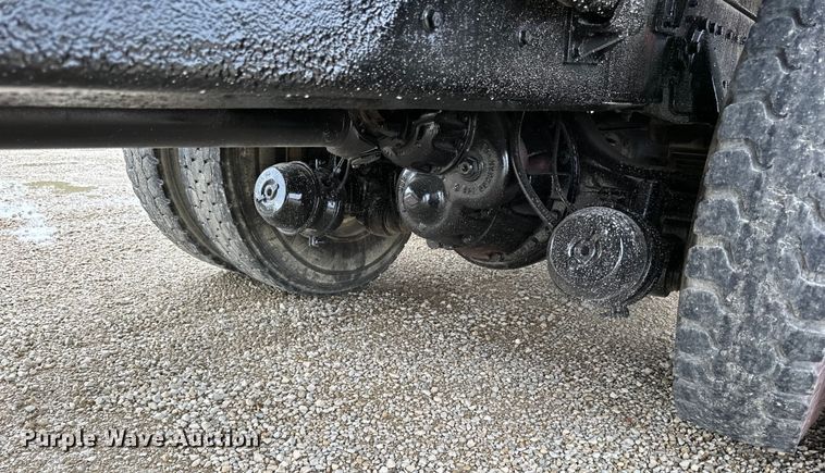 image for item LR9381 1992 International  2554 dump truck