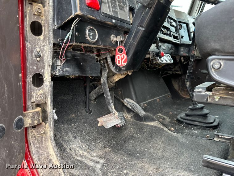 image for item LR9381 1992 International  2554 dump truck