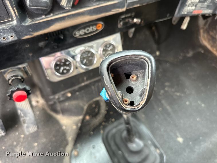 image for item LR9381 1992 International  2554 dump truck