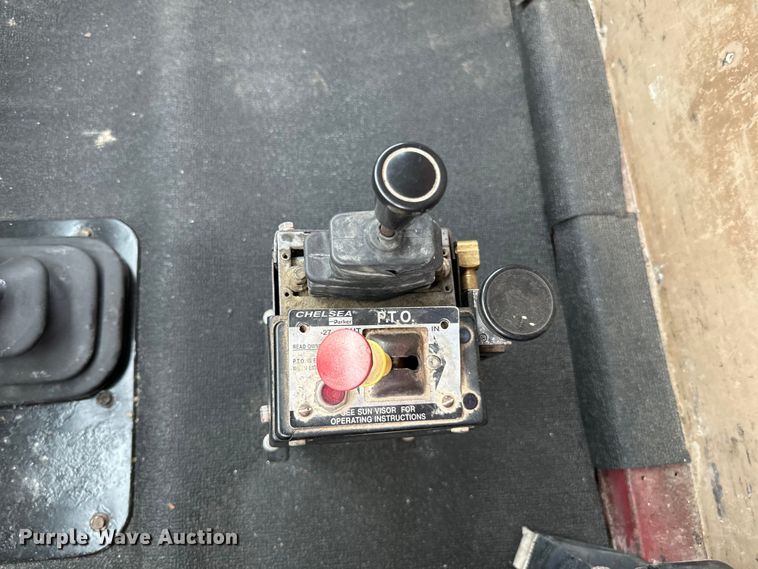 image for item LR9381 1992 International  2554 dump truck