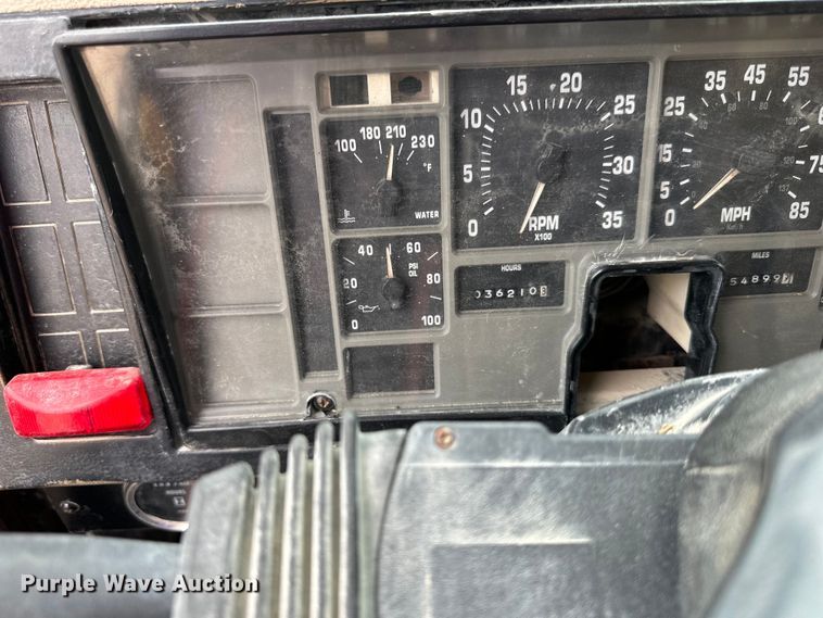 image for item LR9381 1992 International  2554 dump truck