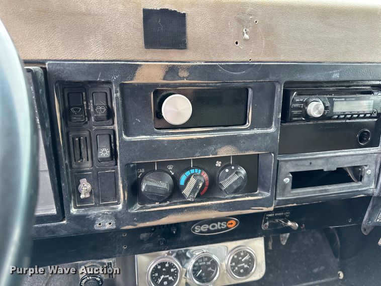 image for item LR9381 1992 International  2554 dump truck