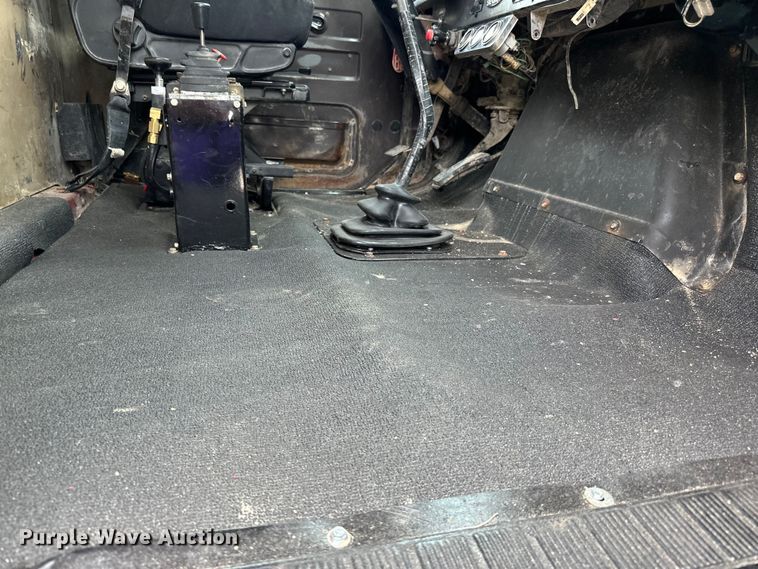 image for item LR9381 1992 International  2554 dump truck