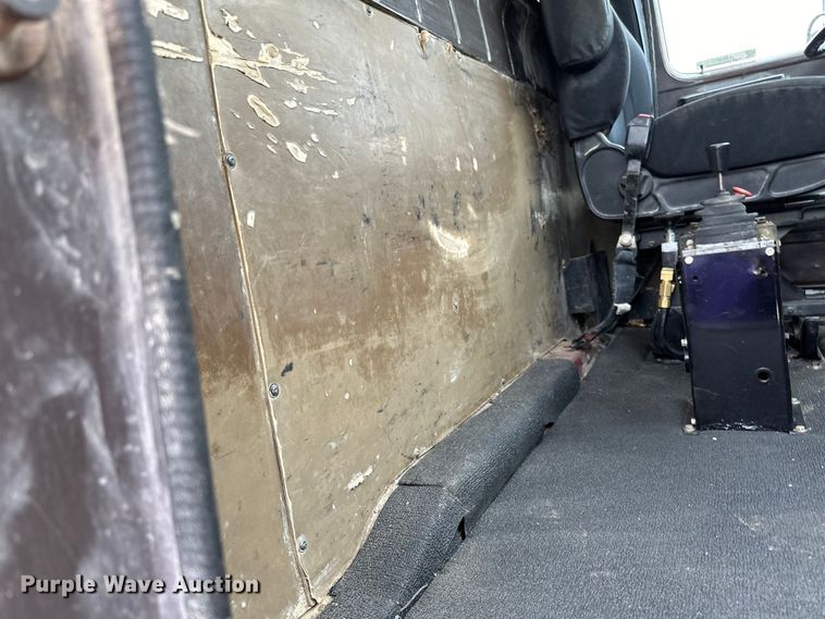 image for item LR9381 1992 International  2554 dump truck