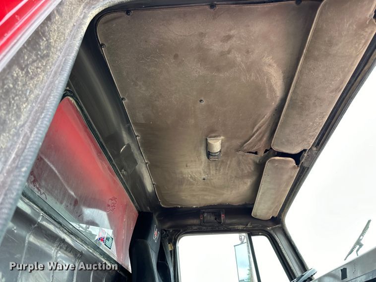 image for item LR9381 1992 International  2554 dump truck