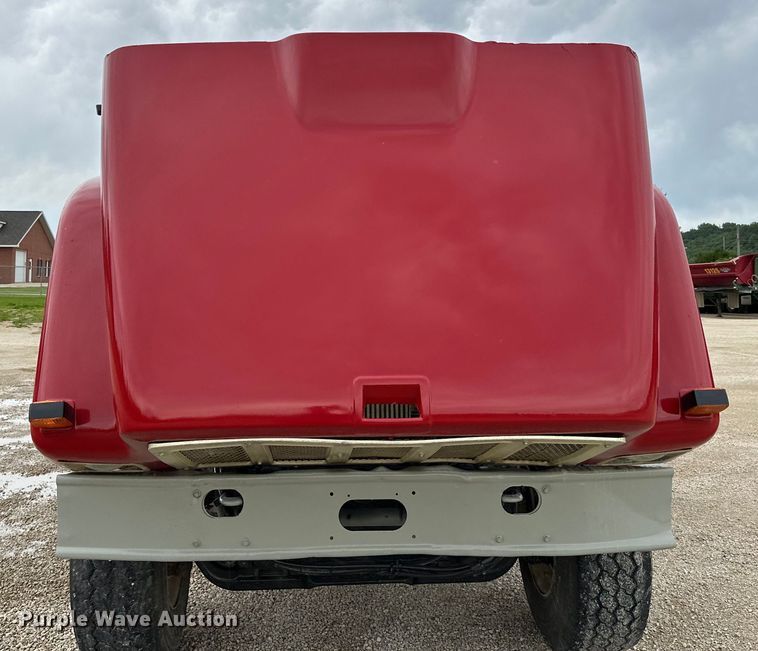 image for item LR9381 1992 International  2554 dump truck