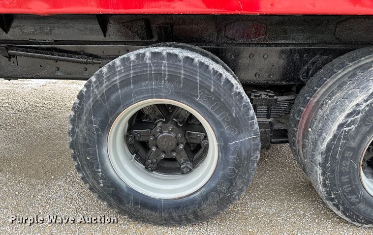 image for item LR9381 1992 International  2554 dump truck