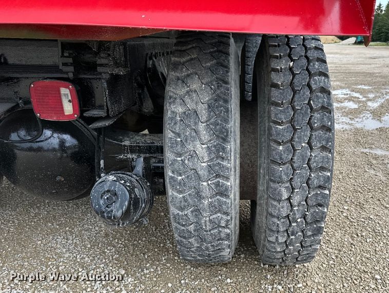 image for item LR9381 1992 International  2554 dump truck