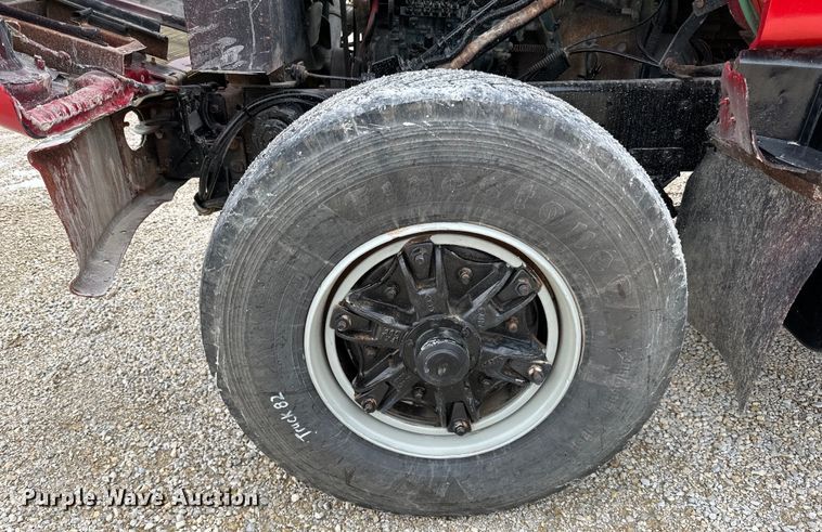 image for item LR9381 1992 International  2554 dump truck