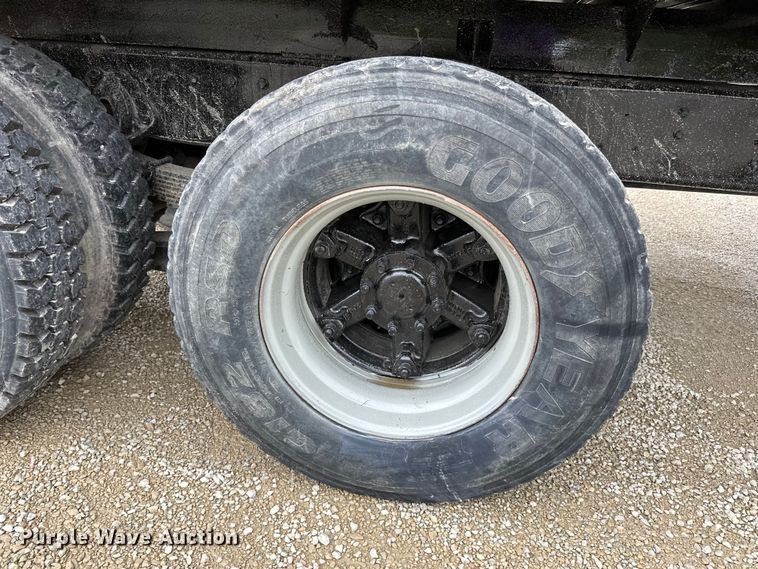 image for item LR9381 1992 International  2554 dump truck