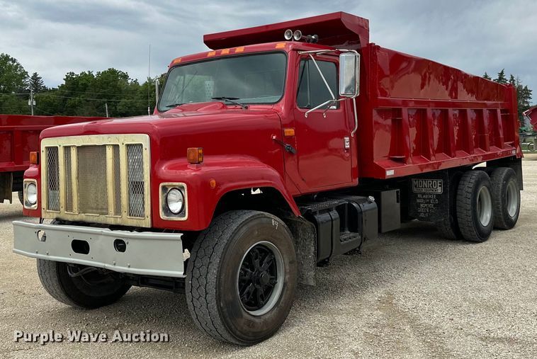 image for item LR9383 1992 International  2554 dump truck